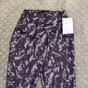 Nike Black and Gray Patterned Leggings